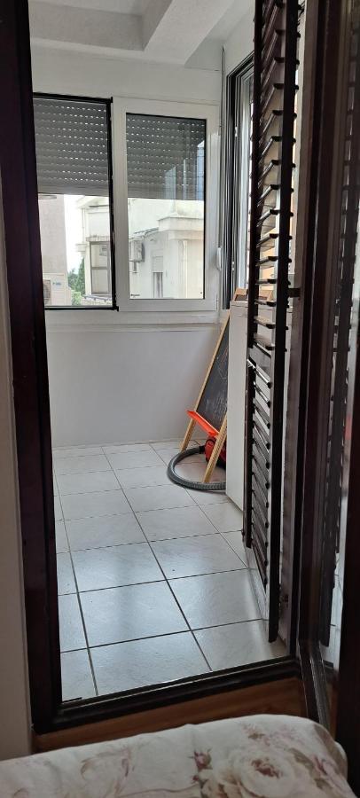 Anika Apartman *